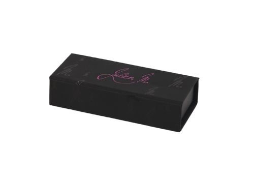 black luxury box with pink text | boîte de luxe noire avec texte rose