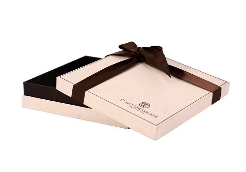 pink with brown bow luxury box | boîte de luxe rose avec noeud marron